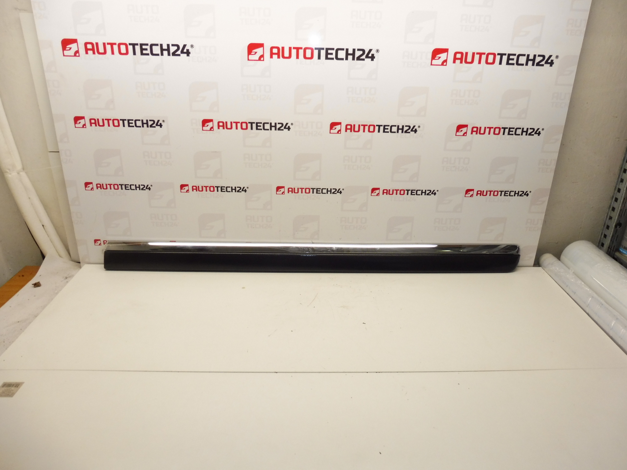 Türleiste hinten links Citroen C8 Peugeot 807 EYJ 1401029977 8546W2
