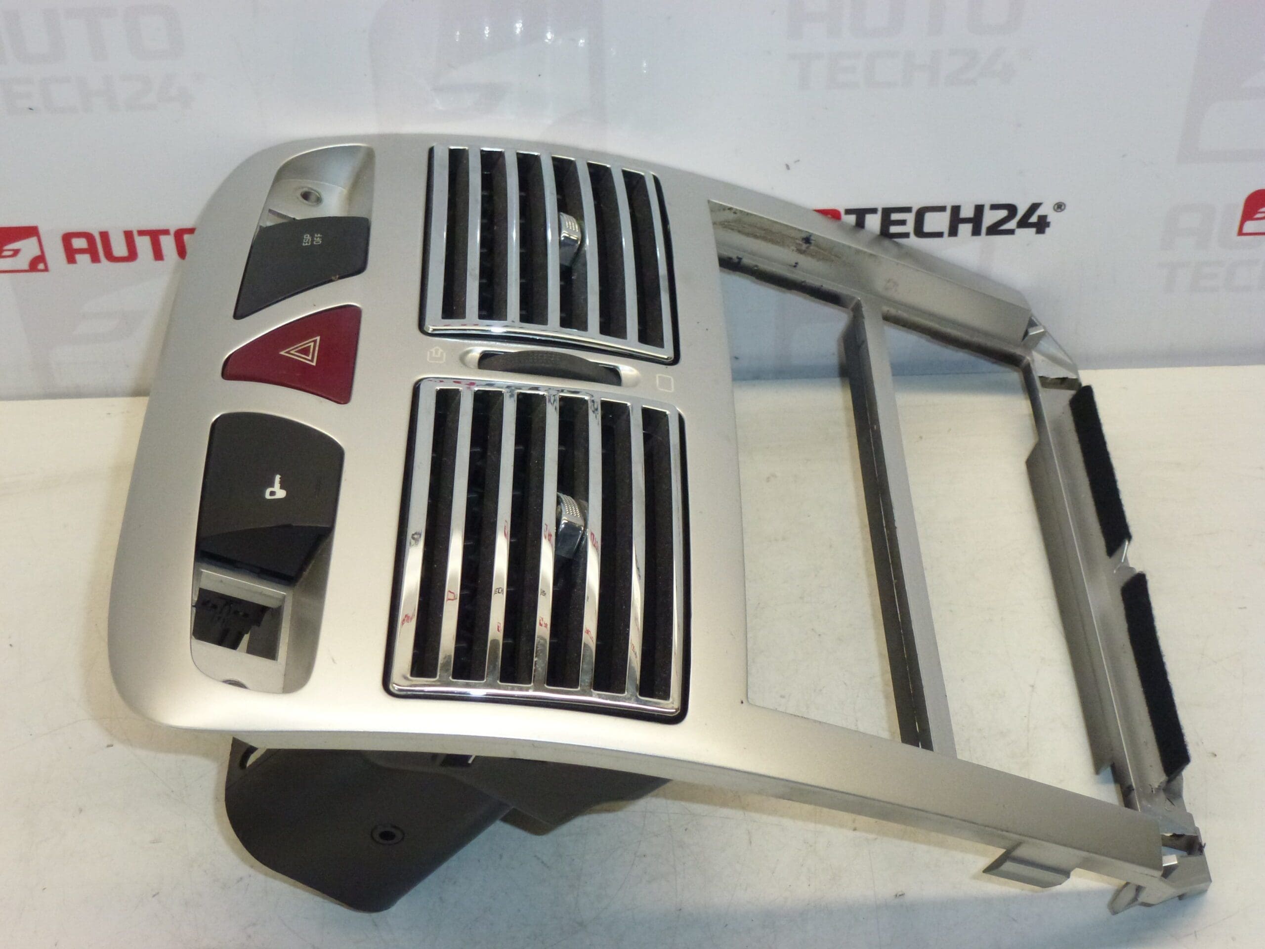 Funkrahmen mit Lüftern Peugeot 307 9634505077 8211CZ