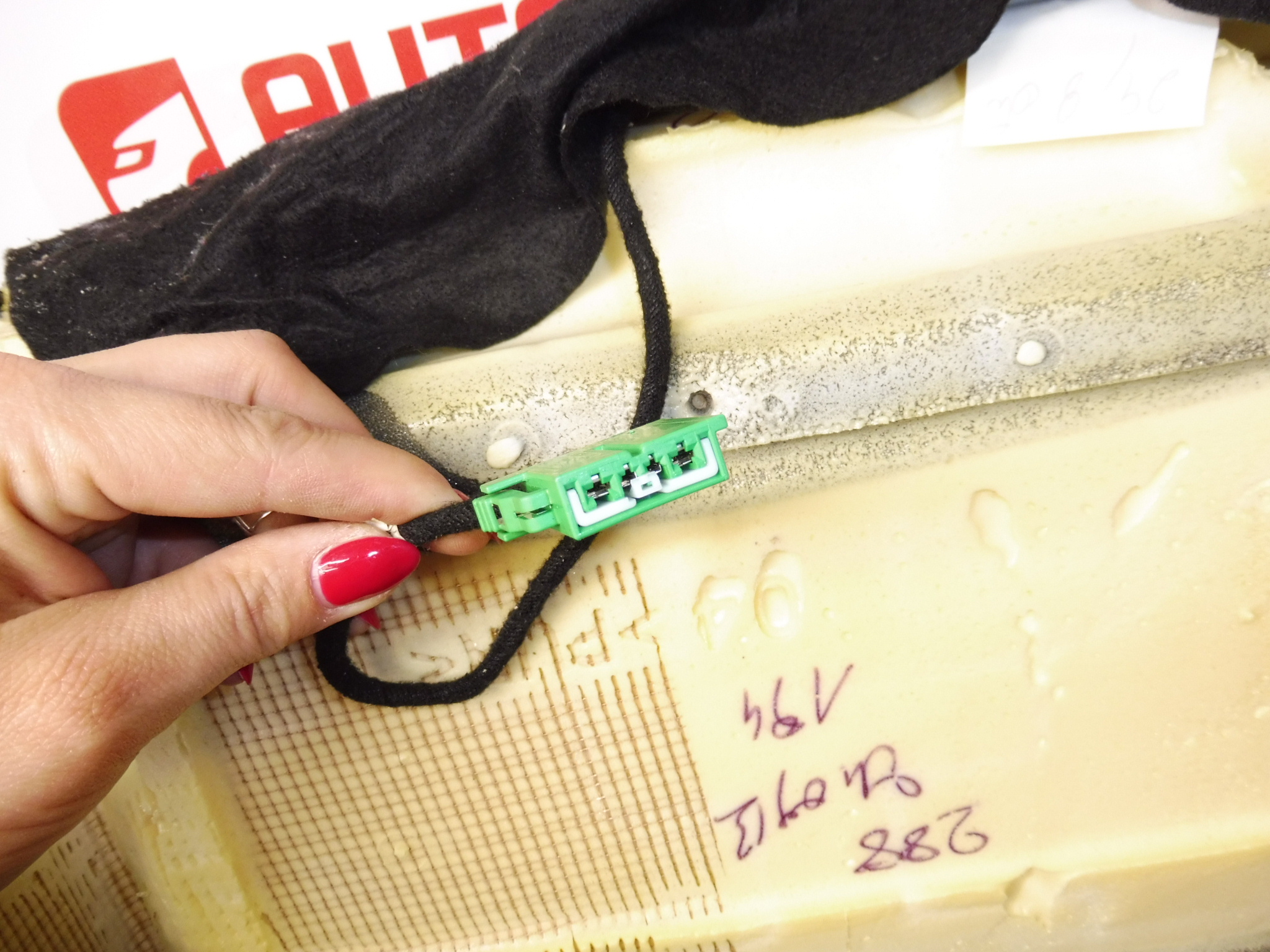 Fahrersitzbezug beheizt Peugeot 308 16104799EY