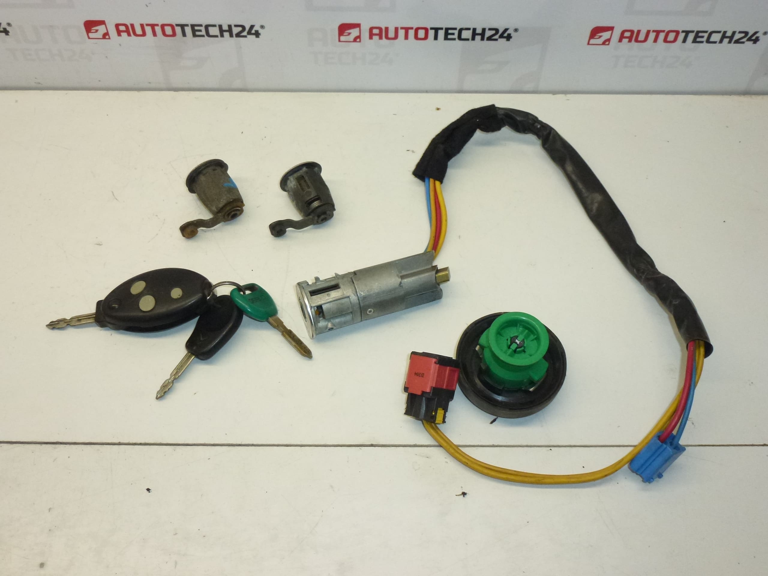 Schlossset + 2 Schlüssel Citroën Xsara 4162Z5