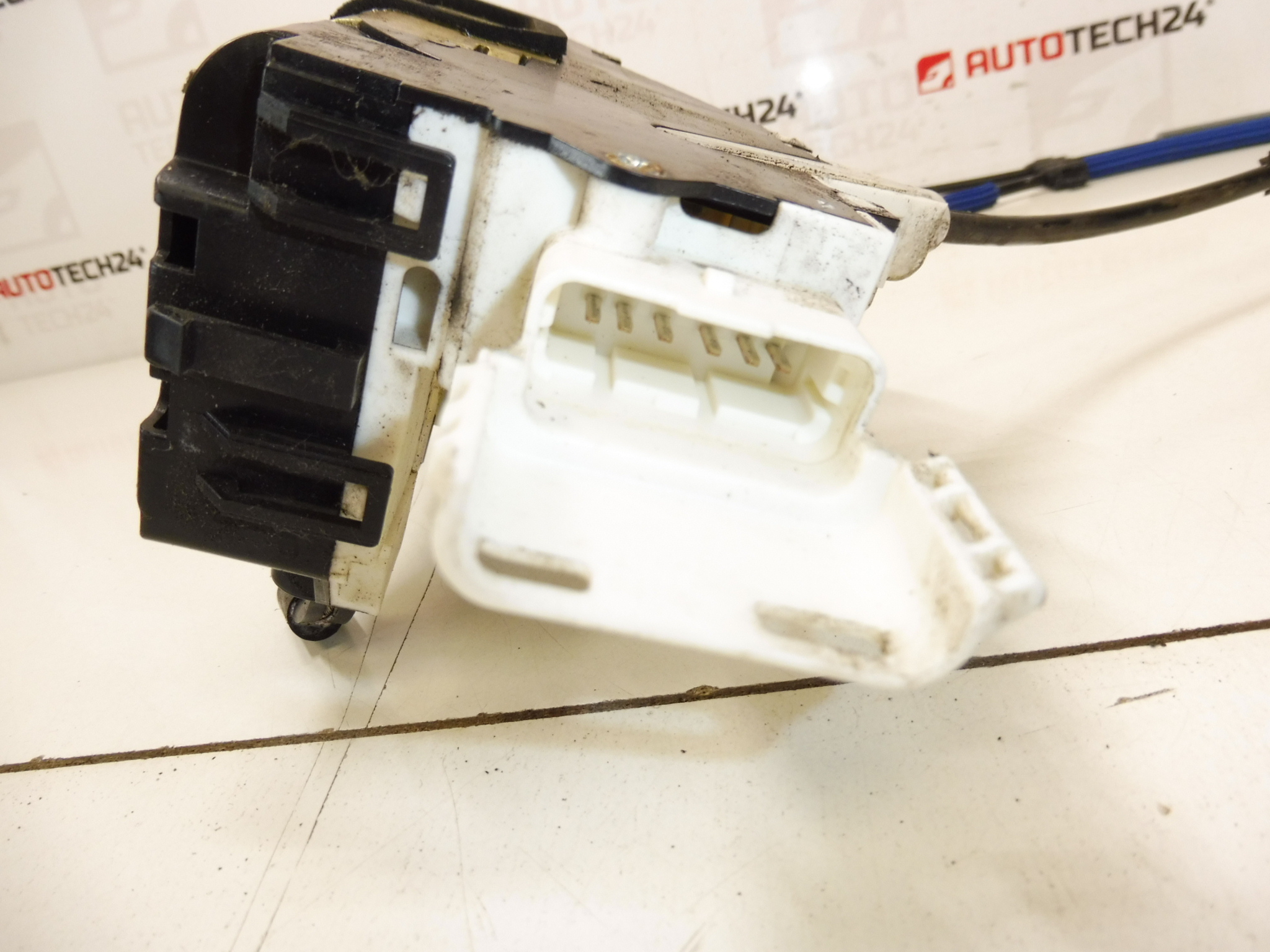 Peugeot 1007 Fahrertürschloss 9681334380 9660701180 9135AE