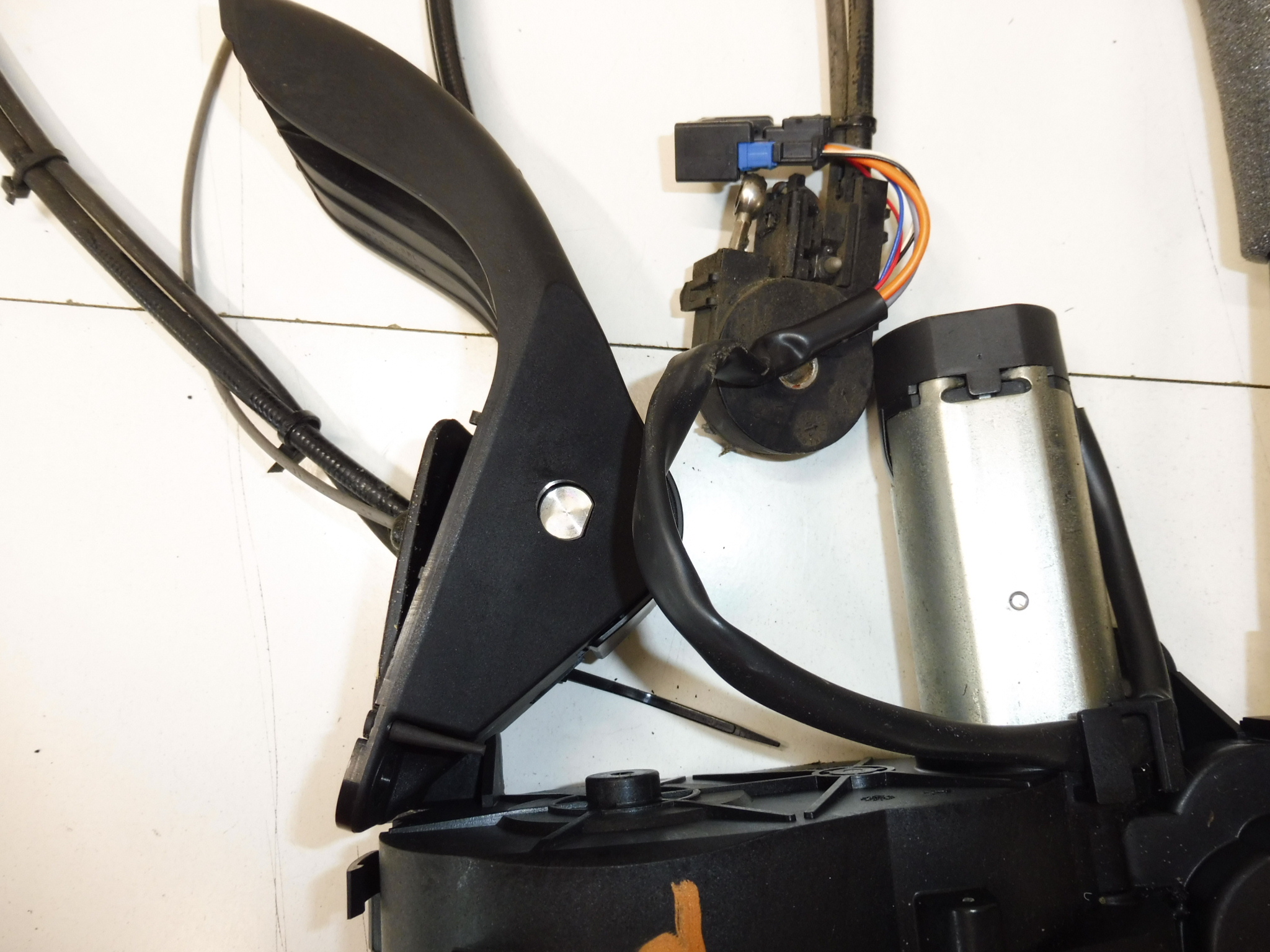 Peugeot 1007 Beifahrer Elektroantrieb 9680508080 9138E0 9138C8