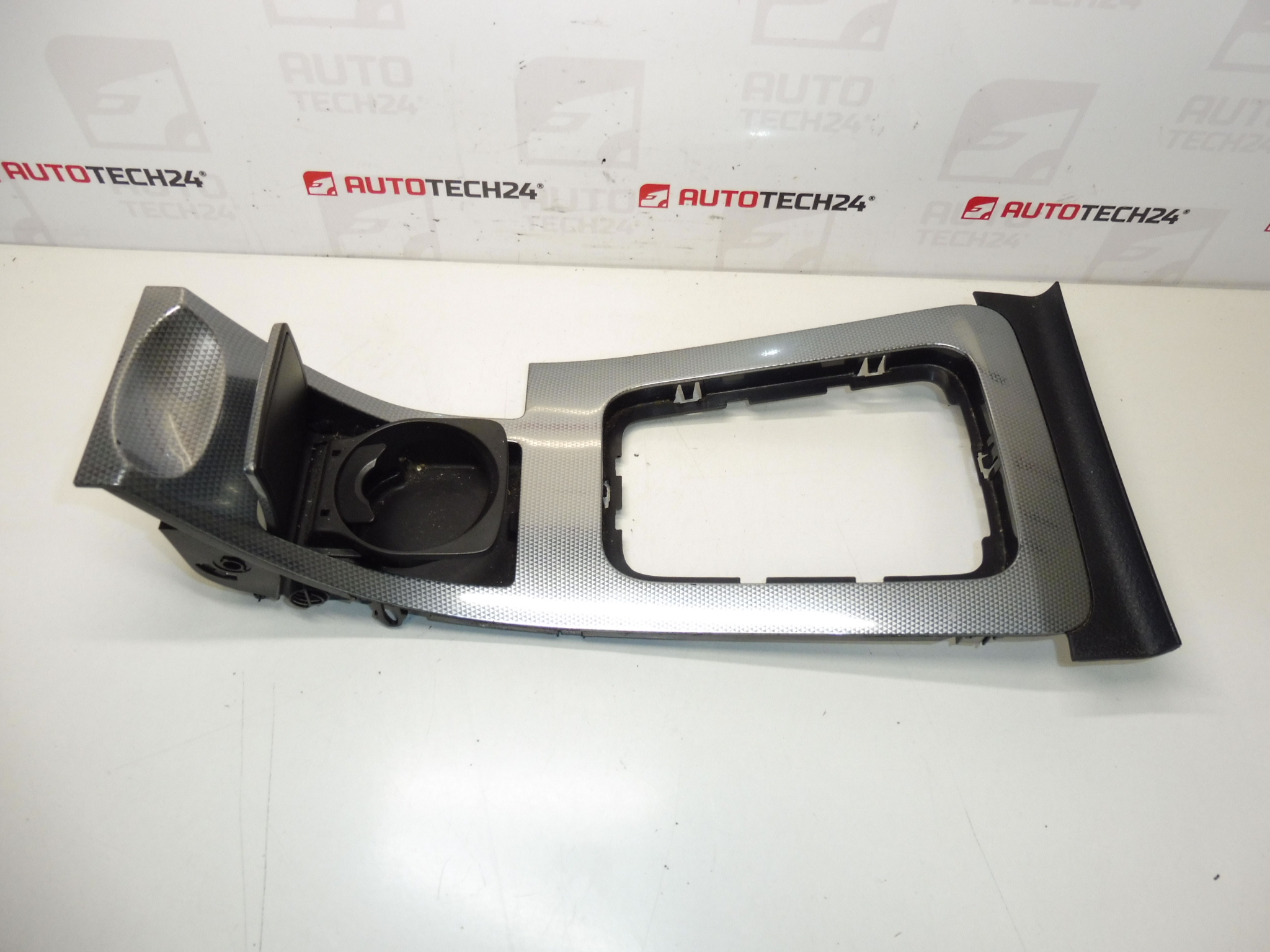 Peugeot 407 Mittelteilabdeckung 9646824577 7589A4