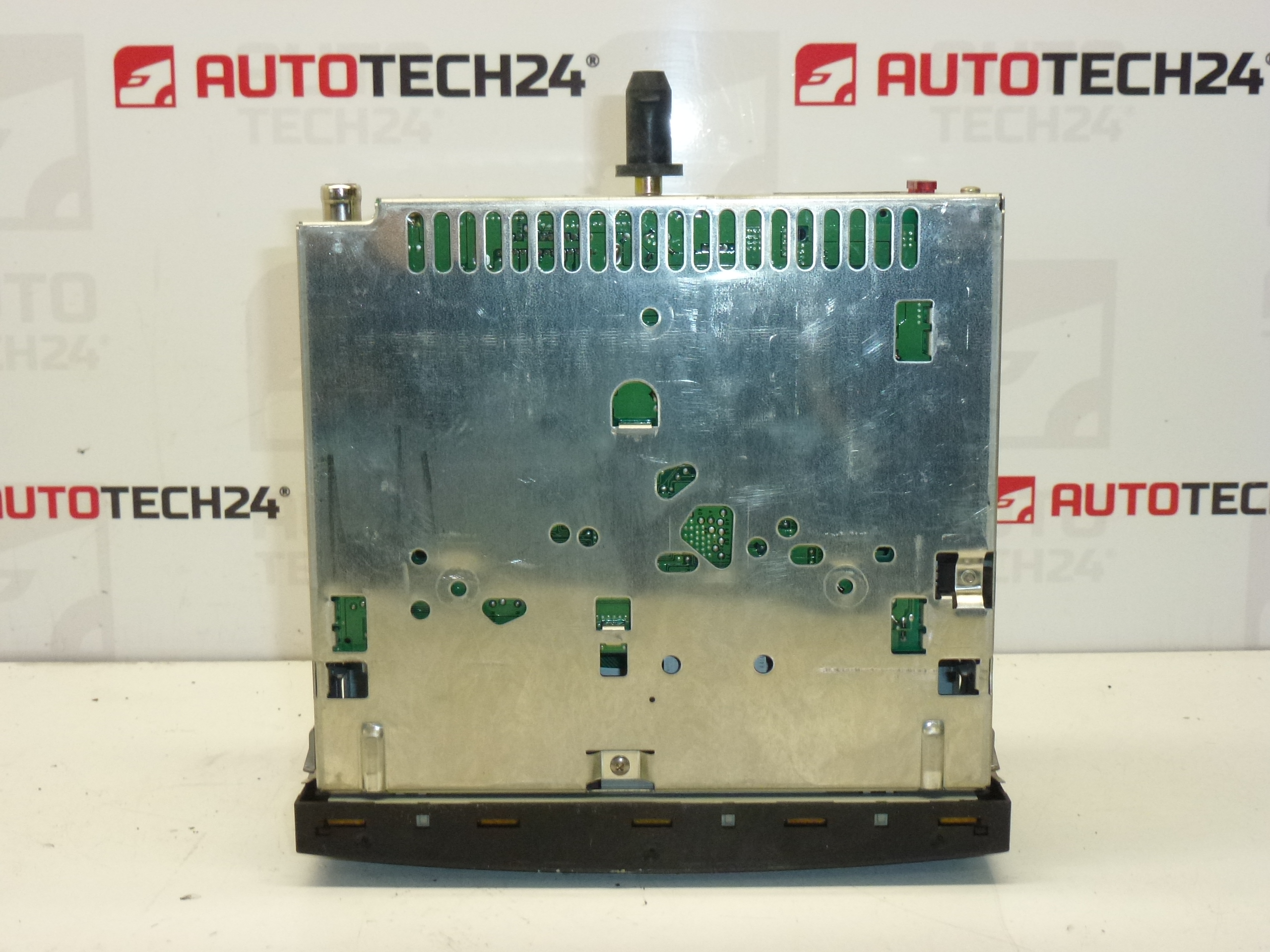 CLARION Citroën Peugeot 96565718XT 6564LT Autoradio