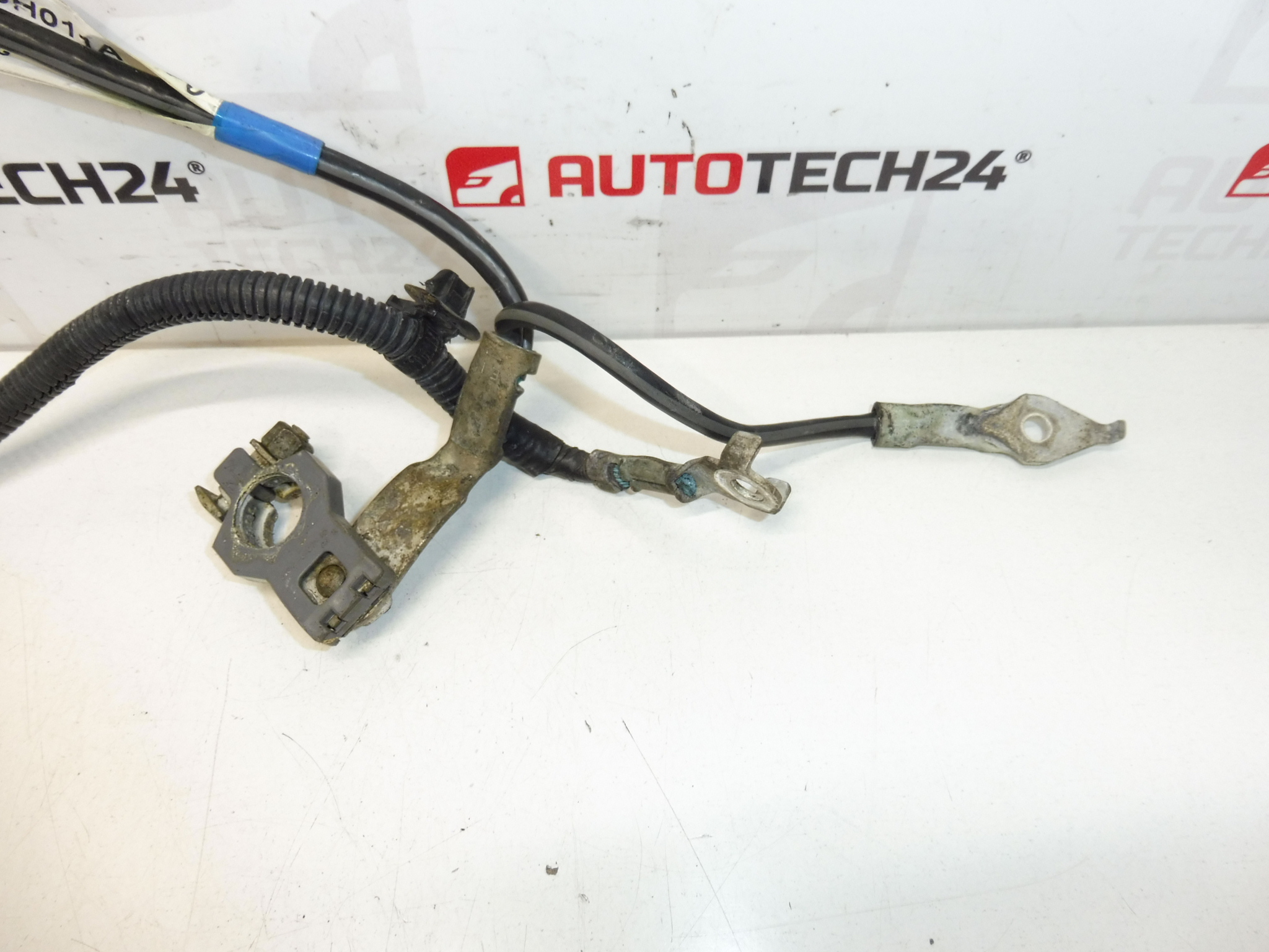 Rückseite der negativen Polbatterie Citroën C1 Peugeot 107 5642HC