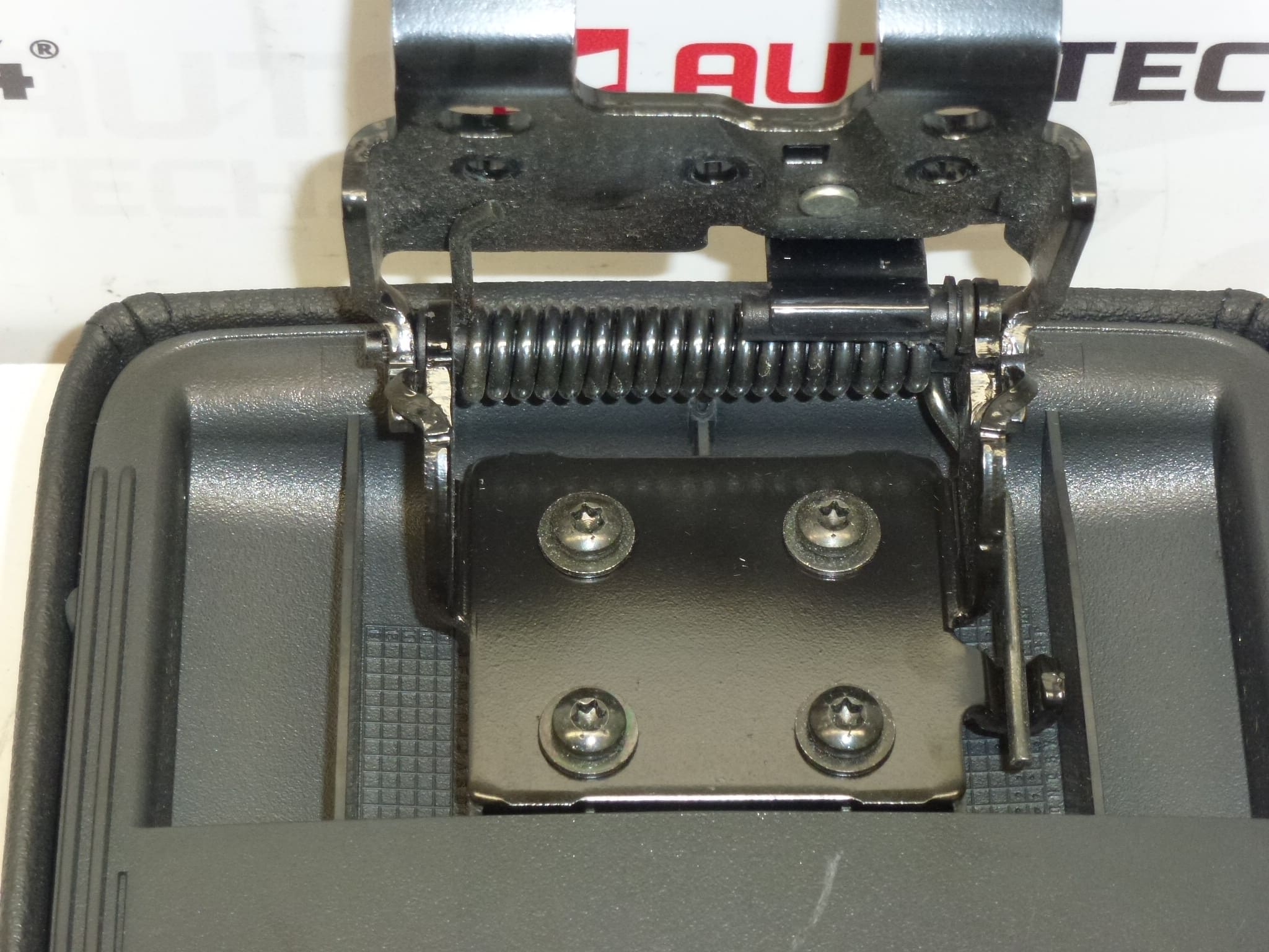 Mittelarmlehne Peugeot 407 7589E9 7589NT