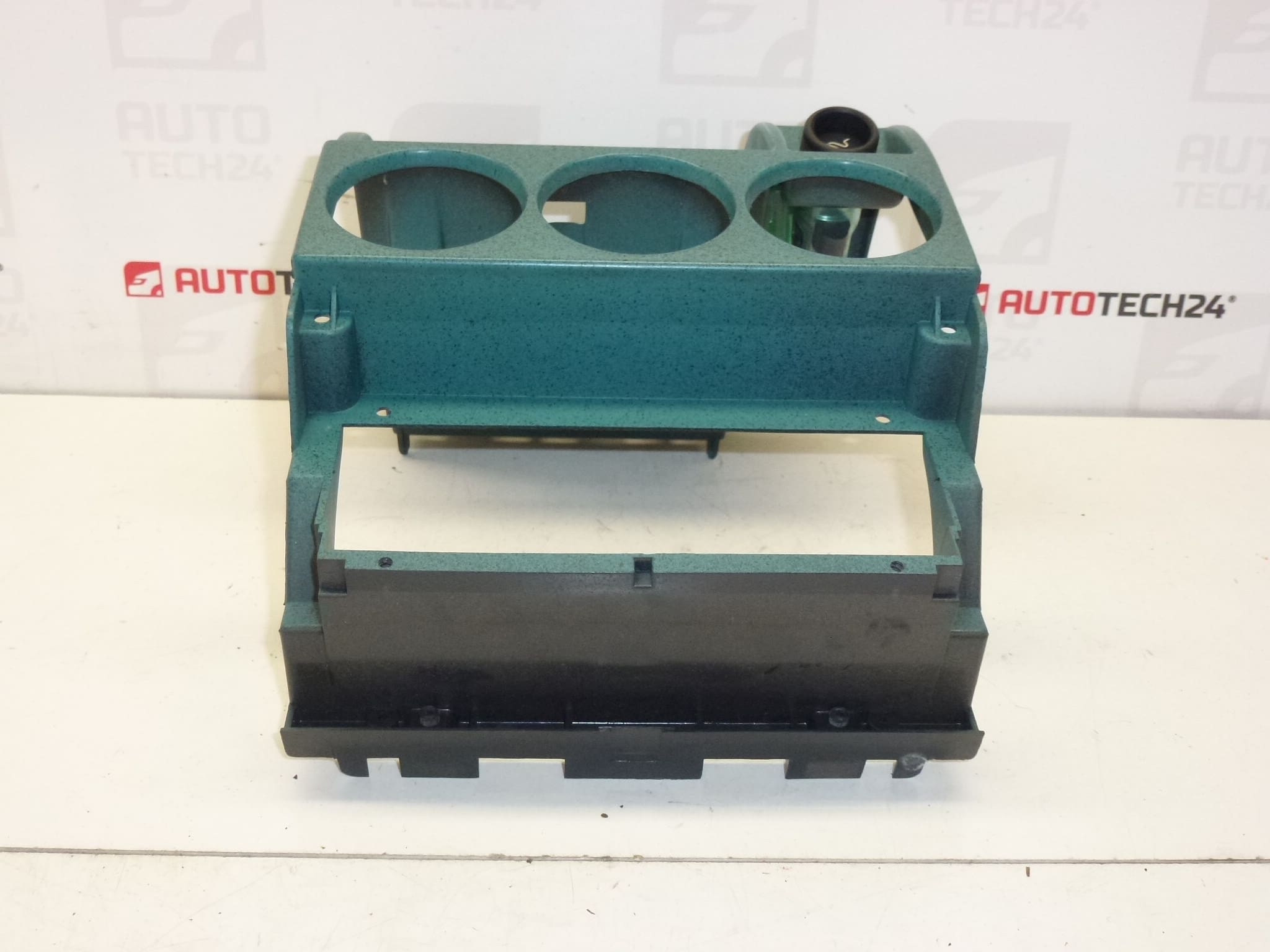 Armaturenbrett Citroën Berlingo I und Peugeot Partner I 9602991677 8203LA