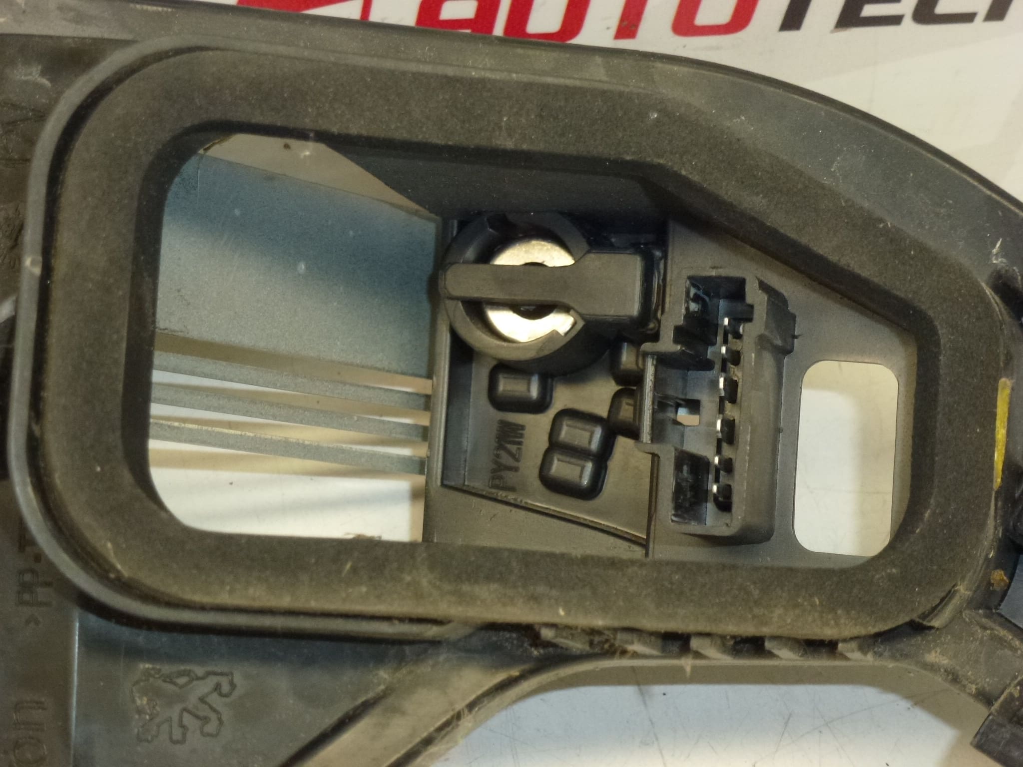 Peugeot 207 Lampenfassung hinten links 6350Y7