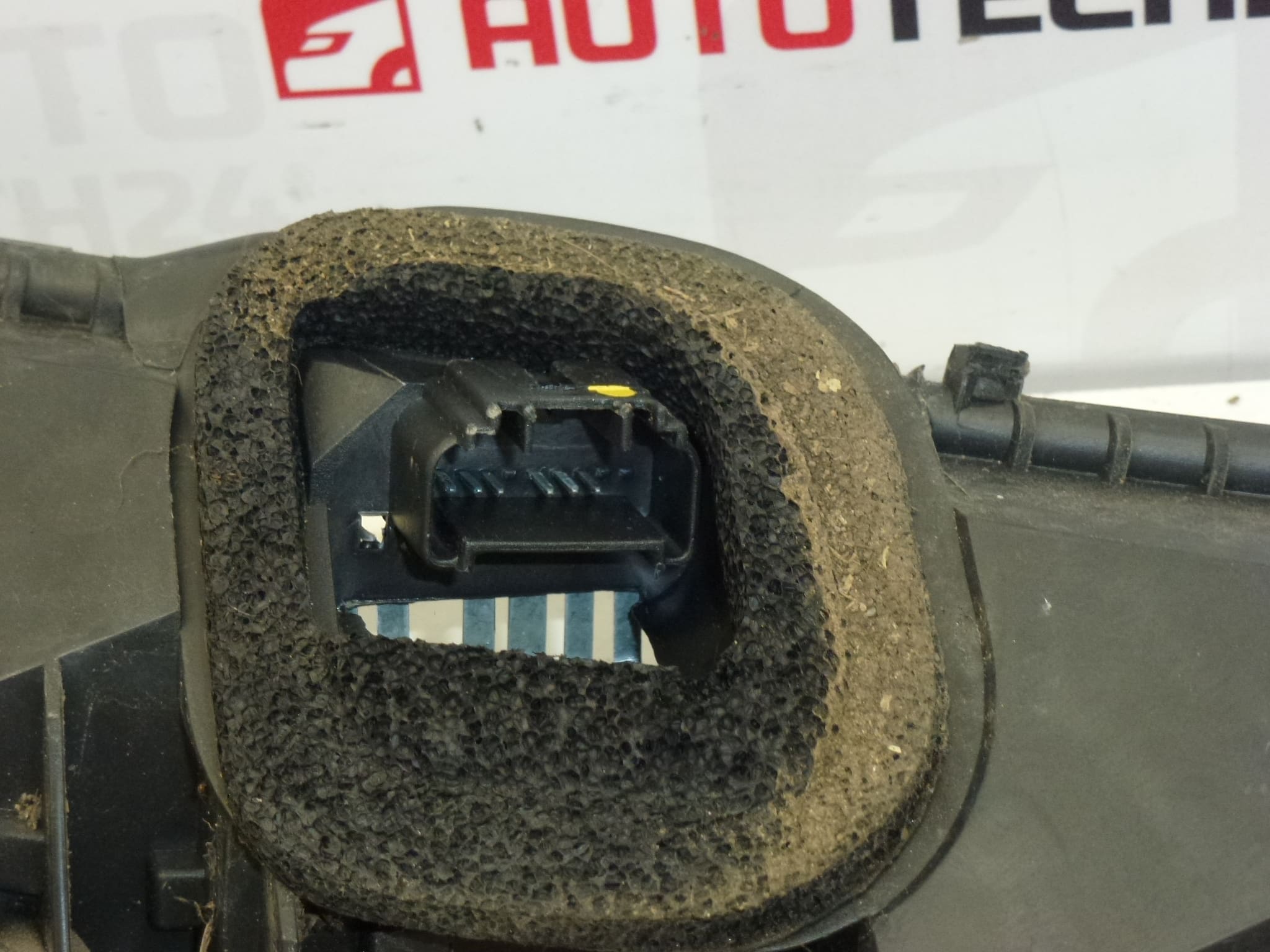 Links hintere Lampenbasis Citroën C1 Peugeot 107 634686