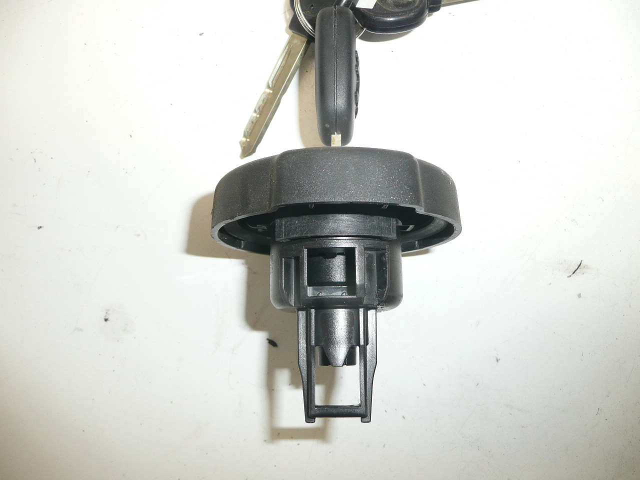 Tankdeckel mit Schlüssel Citroën Peugeot 1508L7