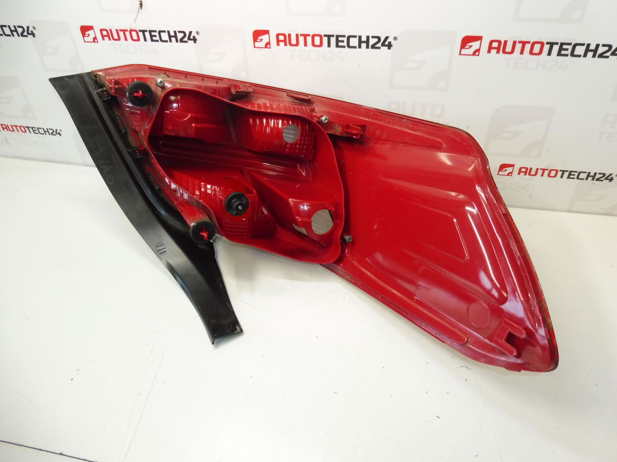 Rechtes Rücklicht Peugeot 301 9674807880 – Bild 2