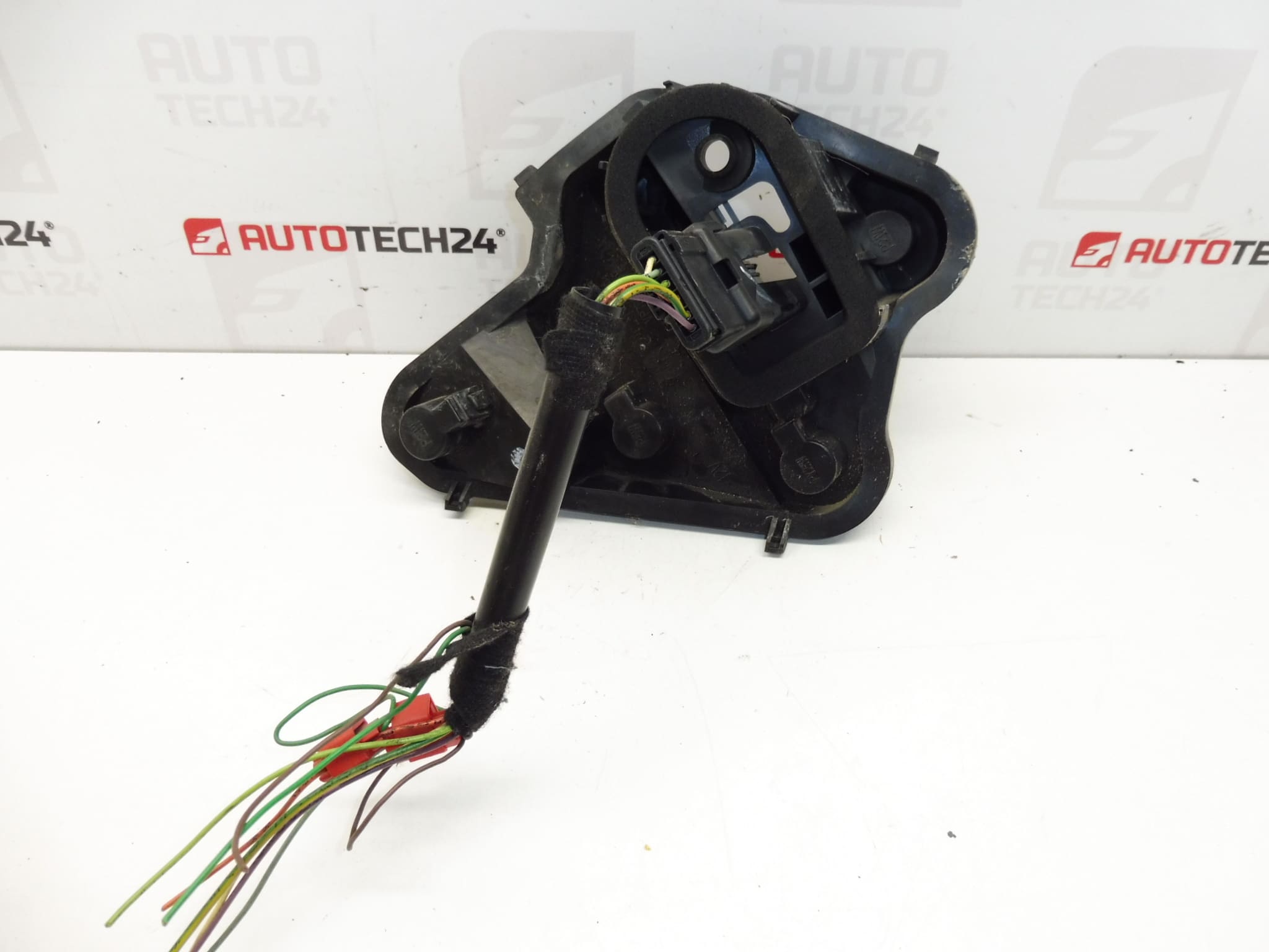 Sockel für Rücklicht mit Kabel Peugeot 207 SW 6351CT – Bild 2