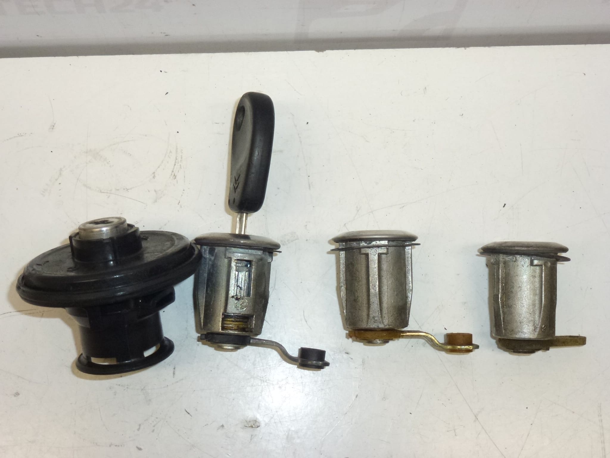 Schlüssel- und Schloss-Set Citroën Berlingo II 4162CF – Bild 2