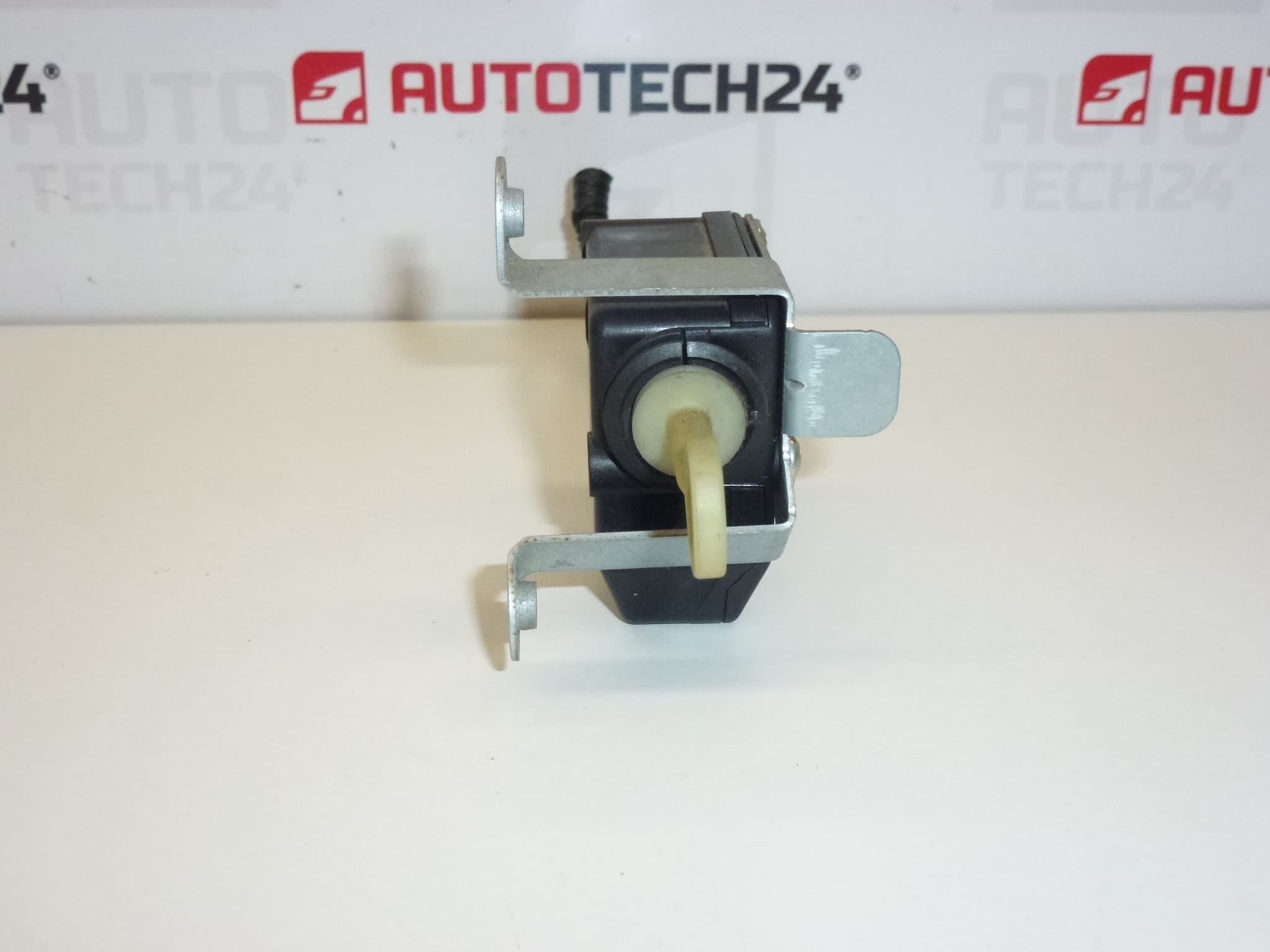 Servomotor für die Zentralverriegelung der Heckklappe VALEO 661528 – Bild 2