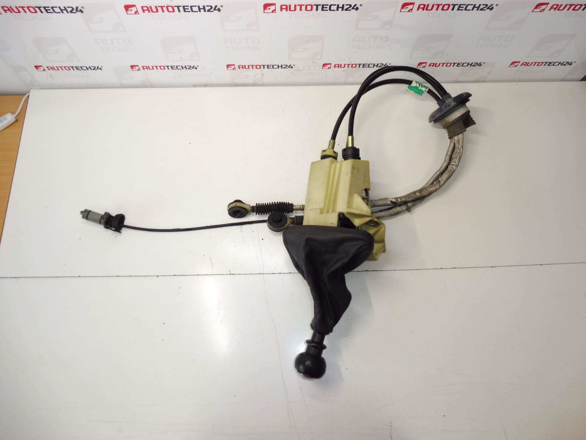 Der Hintergrund und die Verschiebung von 6 Geschwindigkeiten Citroën Peugeot 2400p7 2444x8 241059