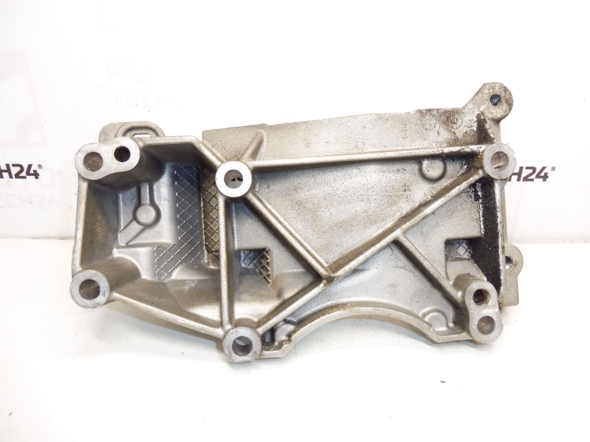 Lichtmaschinenhalter 1.8 16V 2.0 16V Citroën Peugeot 9648735580 5706J8 – Bild 2