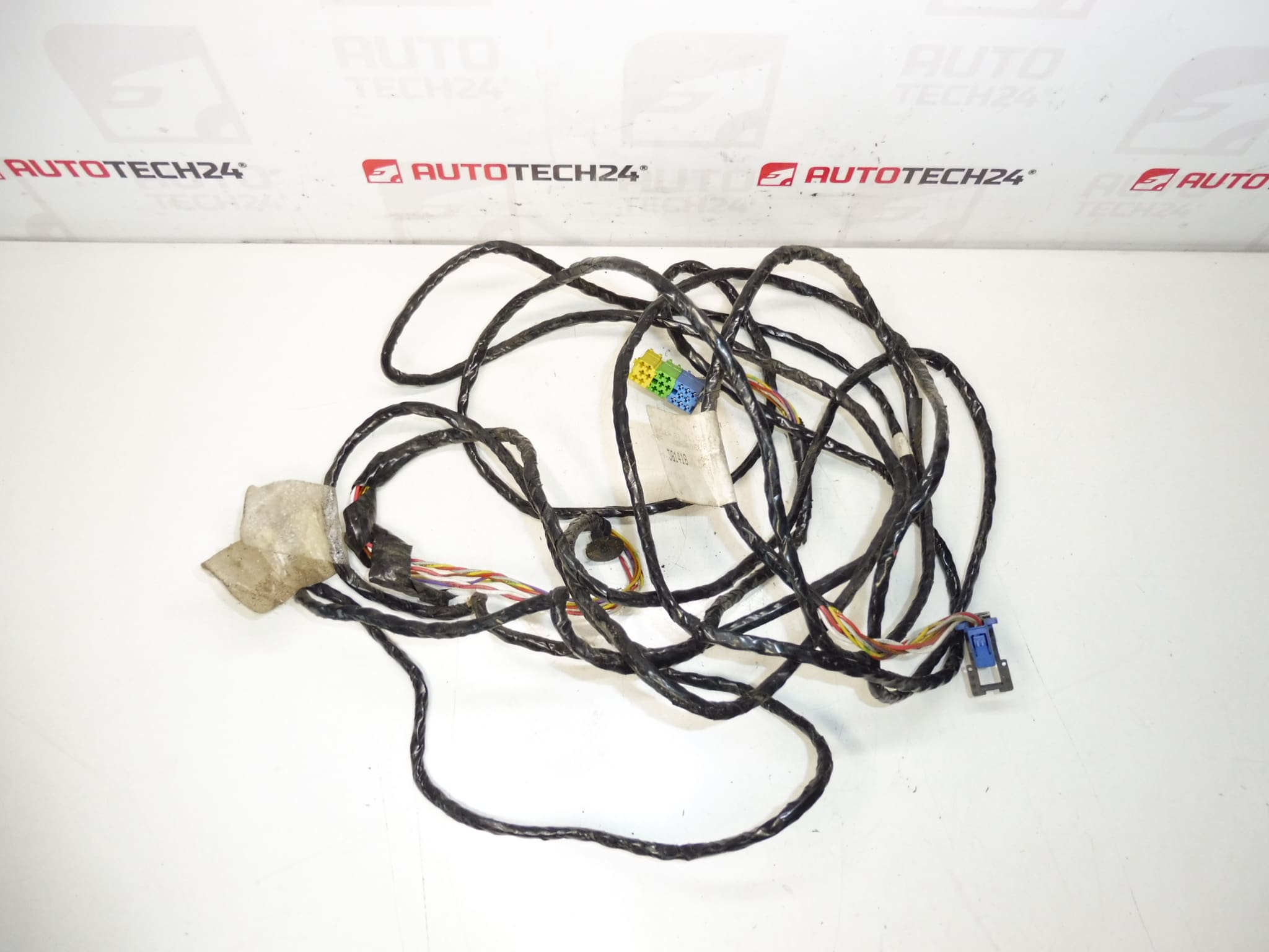 Pugie CD Peugeot 406 9638141880 Changer