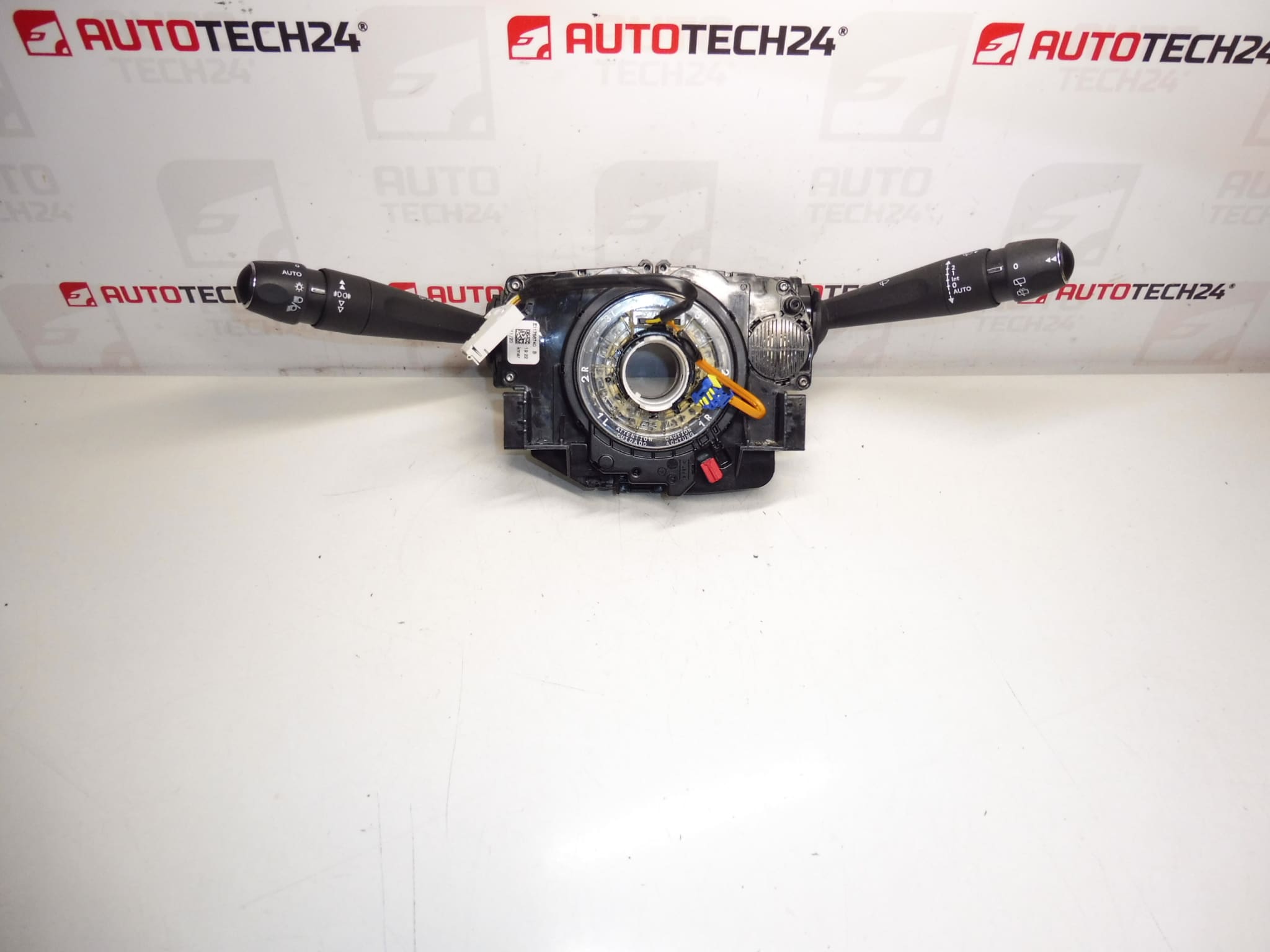 Citroën Peugeot COM2008PV2 Hebelsteuerung 98180645ZD