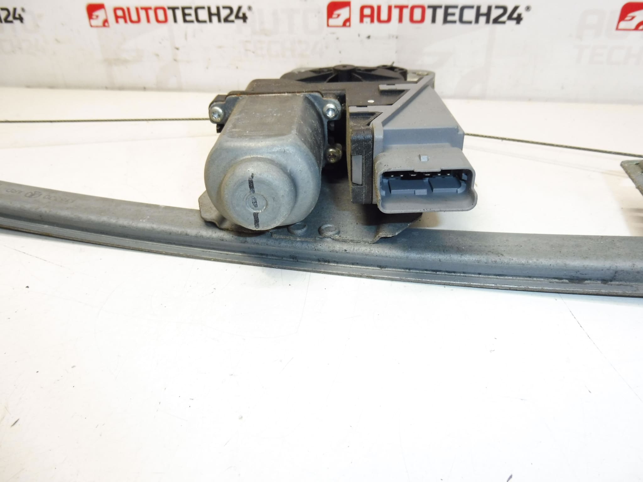 Peugeot 307 9224A4 Heckscheibe rechts herunterladen – Bild 2