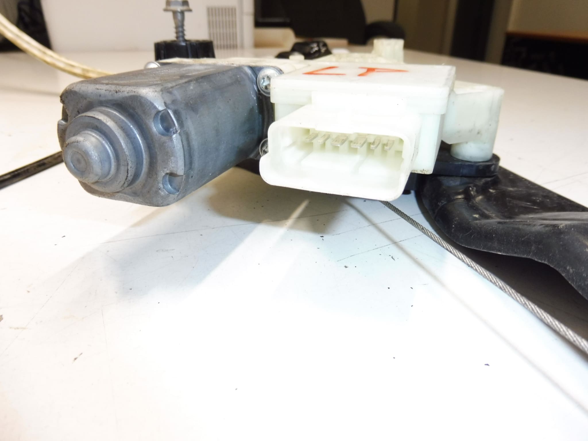 Peugeot 308 T9 Fahrerfenster-Zugmechanismus 9816273280 – Bild 2