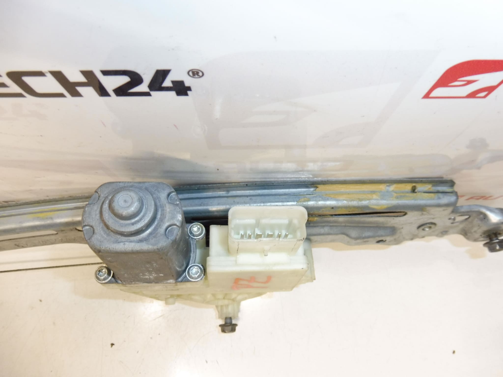 Peugeot 308 T9 Heckscheiben-Zugmechanismus 9800273380 – Bild 2