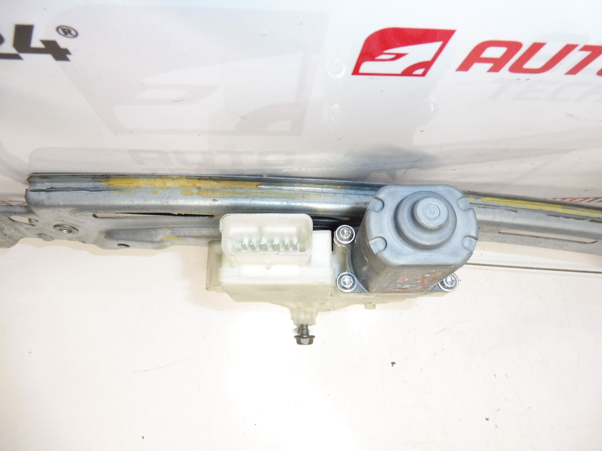 Peugeot 308 T9 Heckscheiben-Zugmechanismus 9800273480 – Bild 2