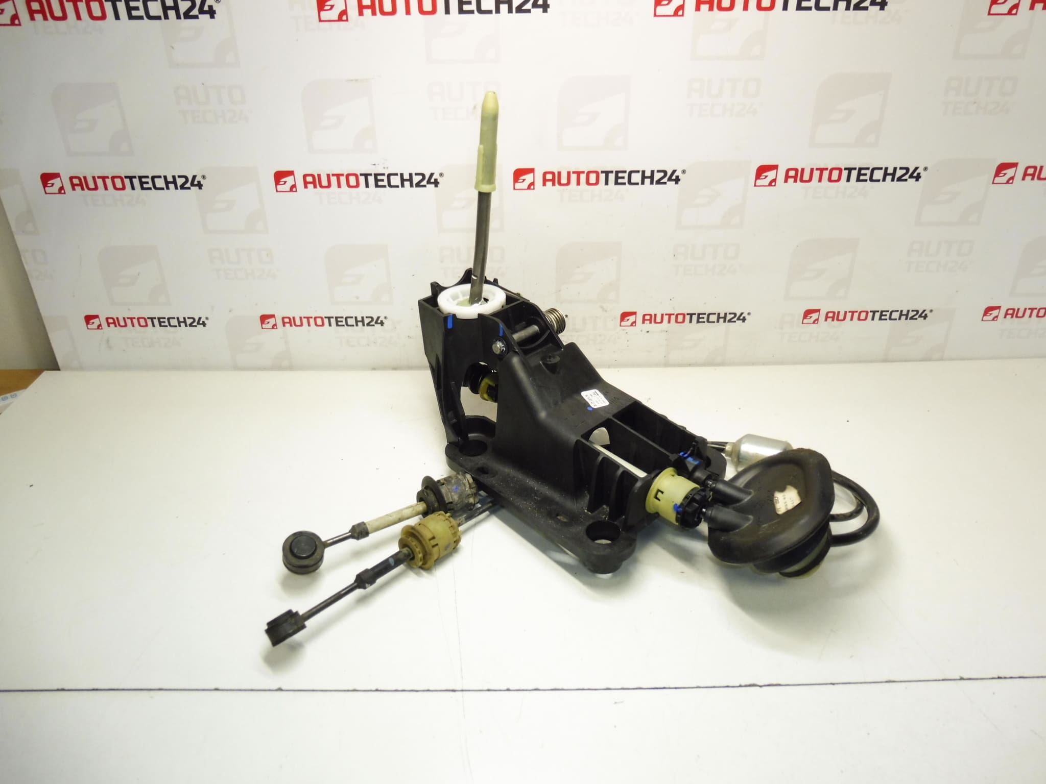 Schalthebel mit Kabeln Peugeot 207 9654072280 2400CP 2444CZ