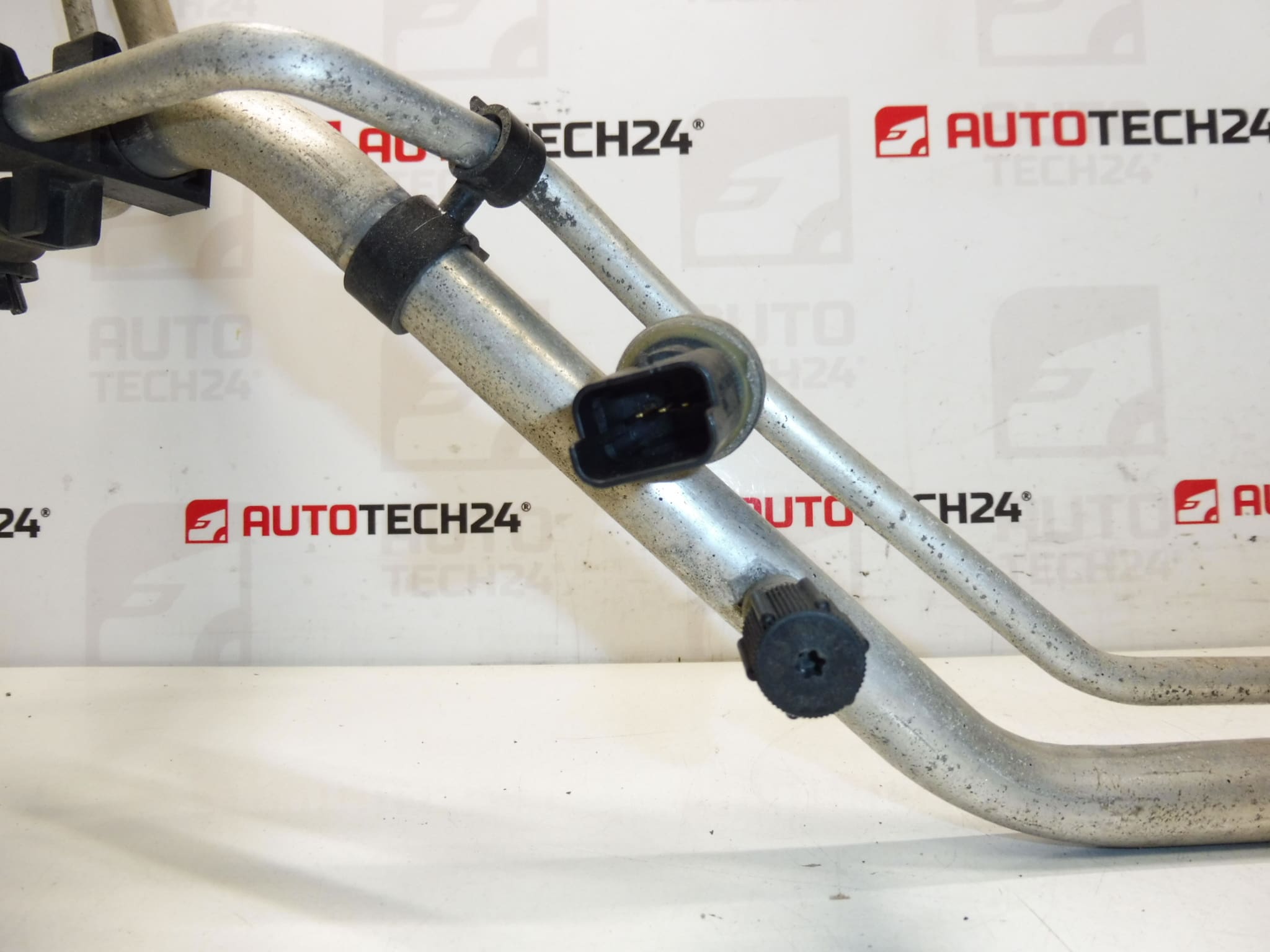 Klimarohr Citroen Peugeot 9657451180 6460QK – Bild 2