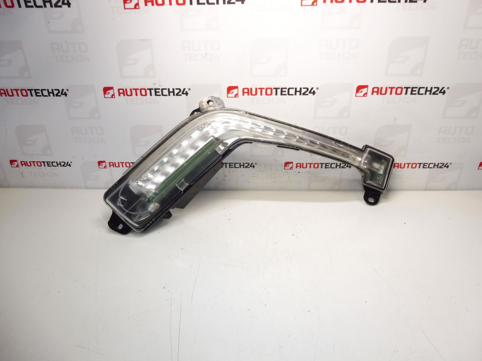 Linkes Tagfahrlicht Valeo LED Peugeot 308 90001685 6208X4