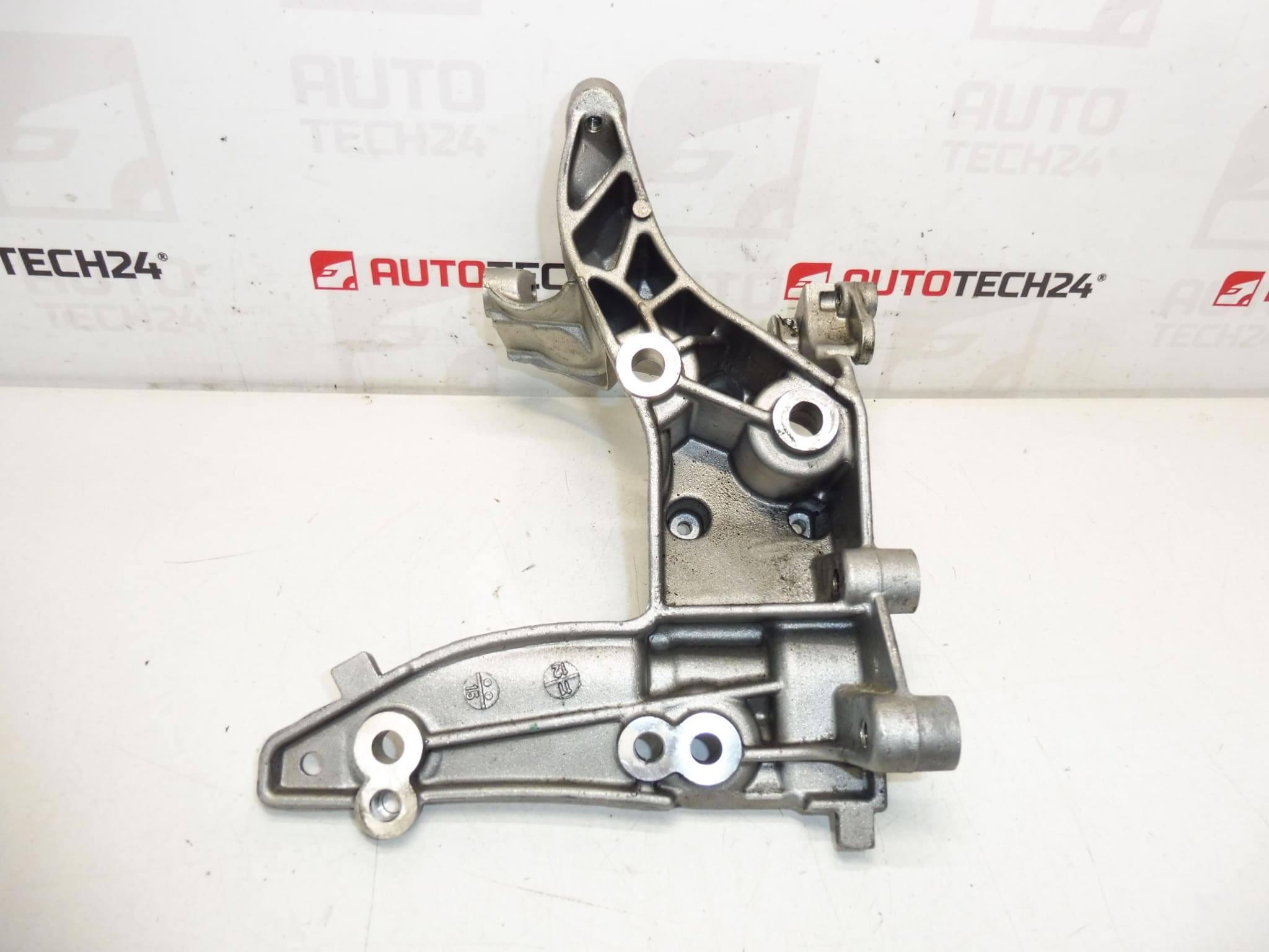 Lichtmaschinenhalter Citroën Peugeot 1.6 e-HDI 9674030280 5706P8 – Bild 2