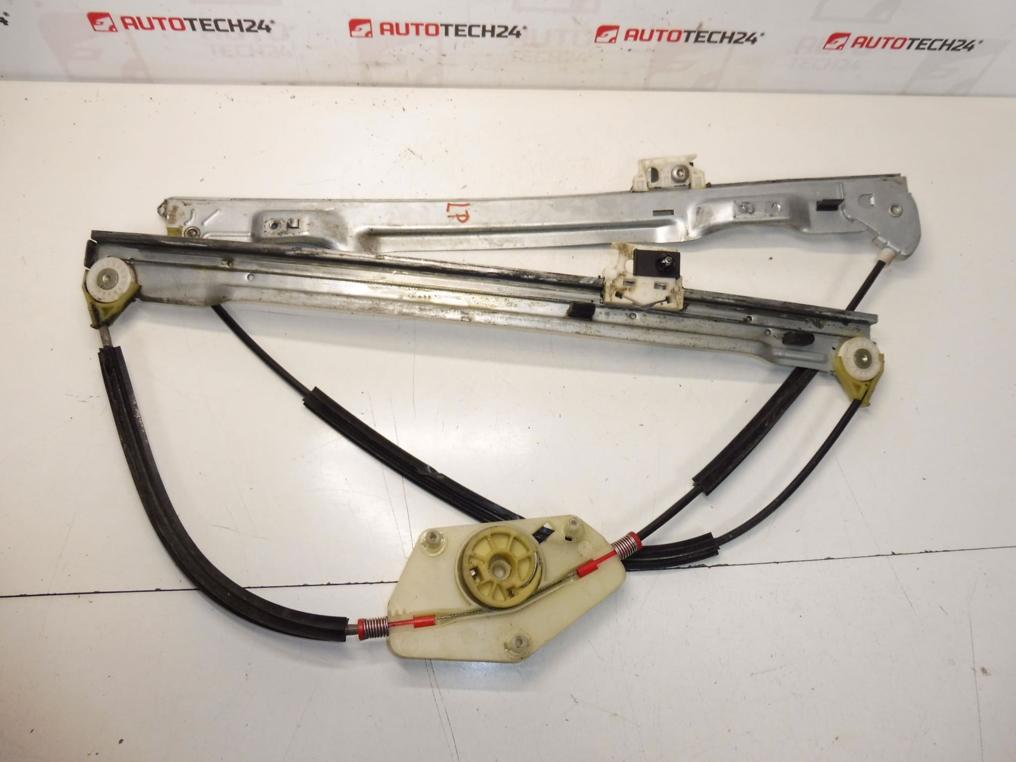 Mechanismus des linken vorderen Fensterhebers Citroën C4 Picasso 9221CV – Bild 2