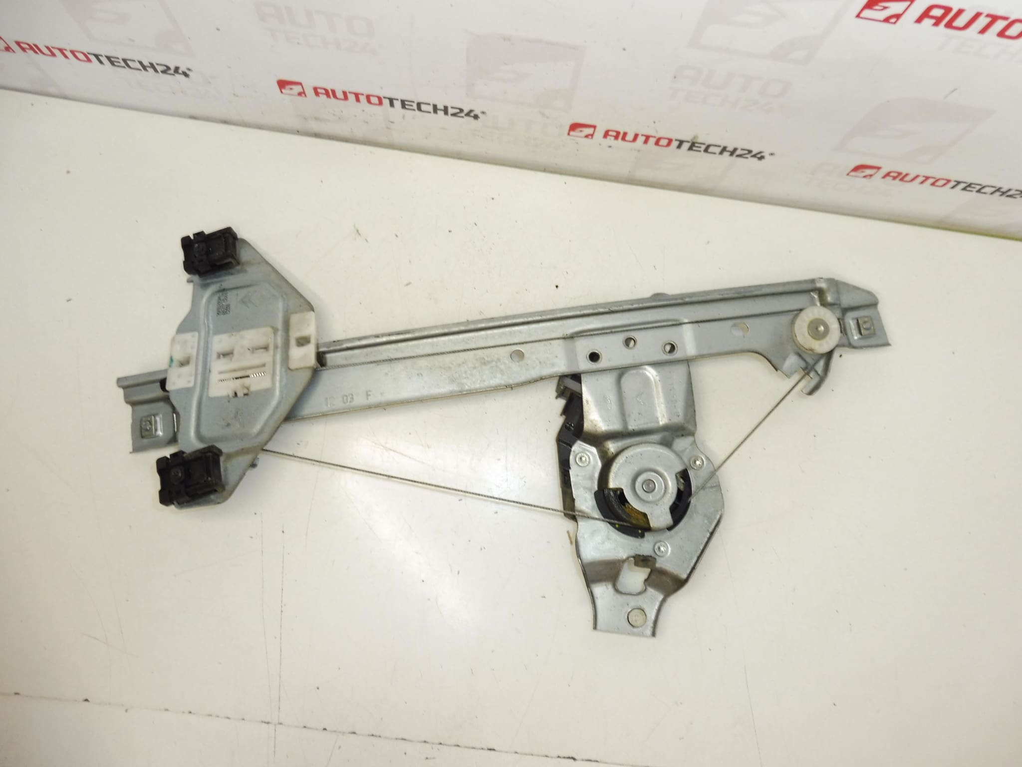 Citroën C3 II A51 9223F9 Zugmechanismus für die linke Heckscheibe – Bild 2