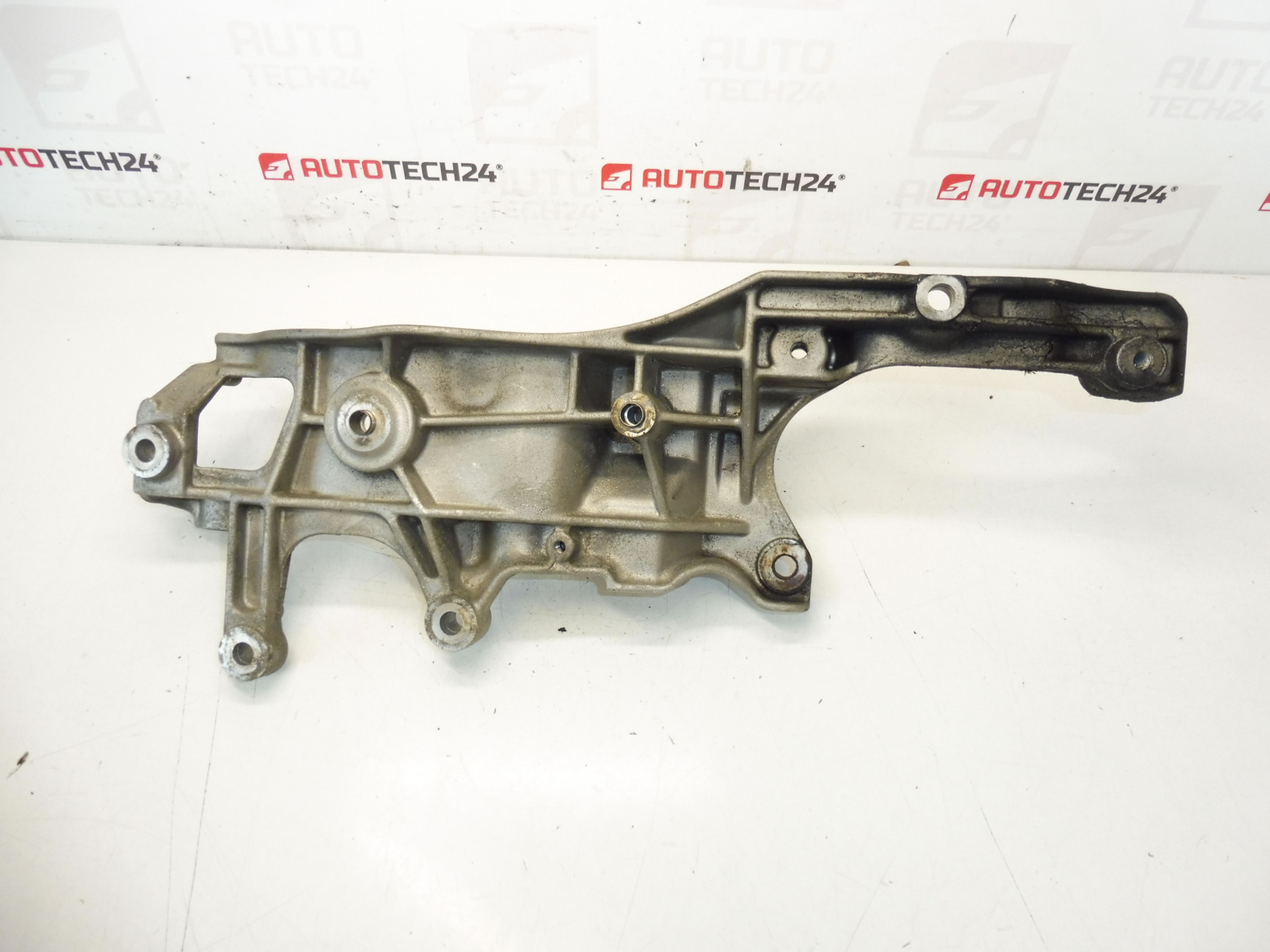Citroën Peugeot Lichtmaschine A/C Kompressor Halter 9688628680 5706N7