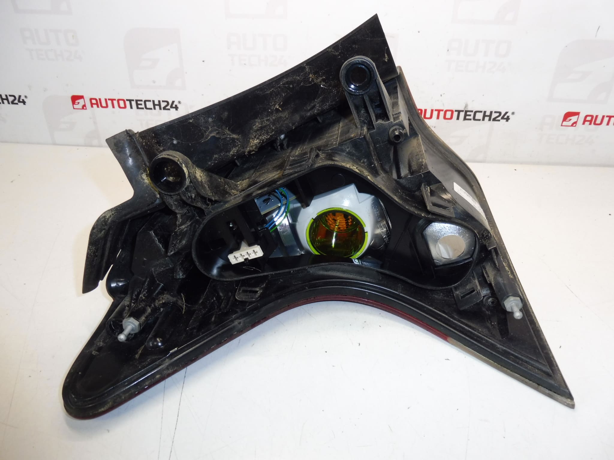 Rechter Heckscheinwerfer Peugeot 3008 9805510480 – Bild 2