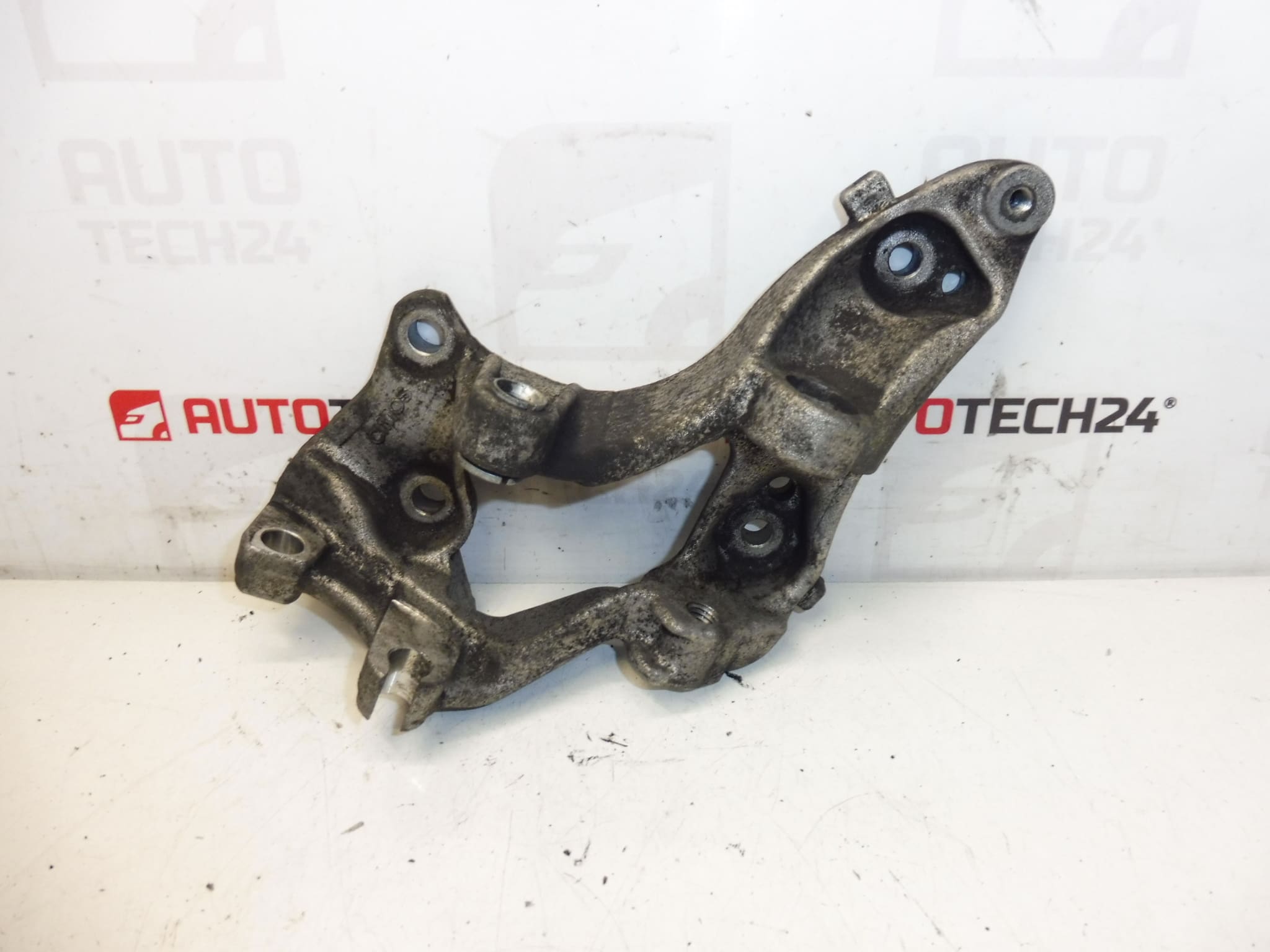 Citroën Peugeot Lichtmaschinenhalter 9655652980 5706K3
