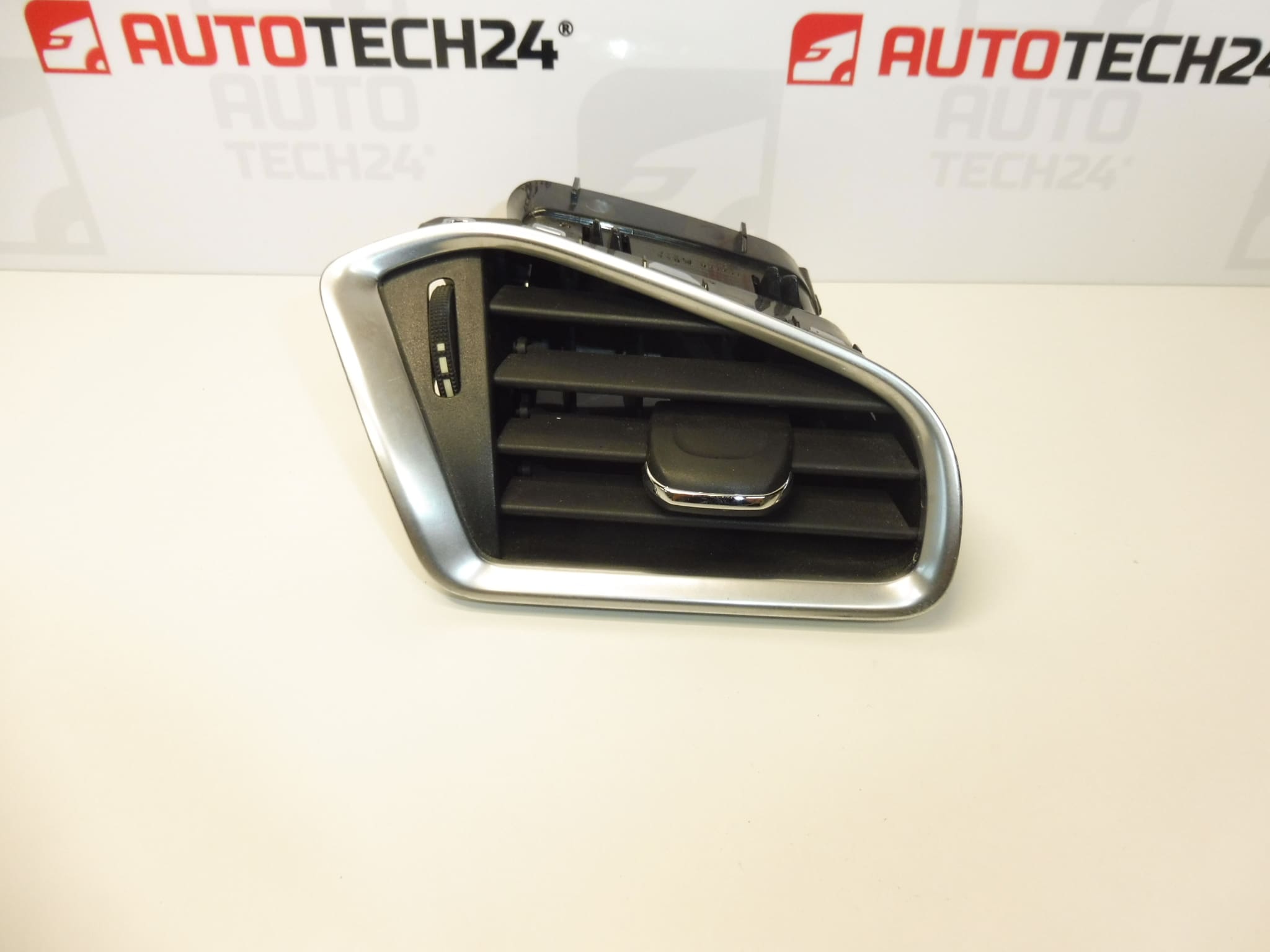 Lüftungsgitter rechts Citroen C4 II B7 und DS4 9671332277 8247S1