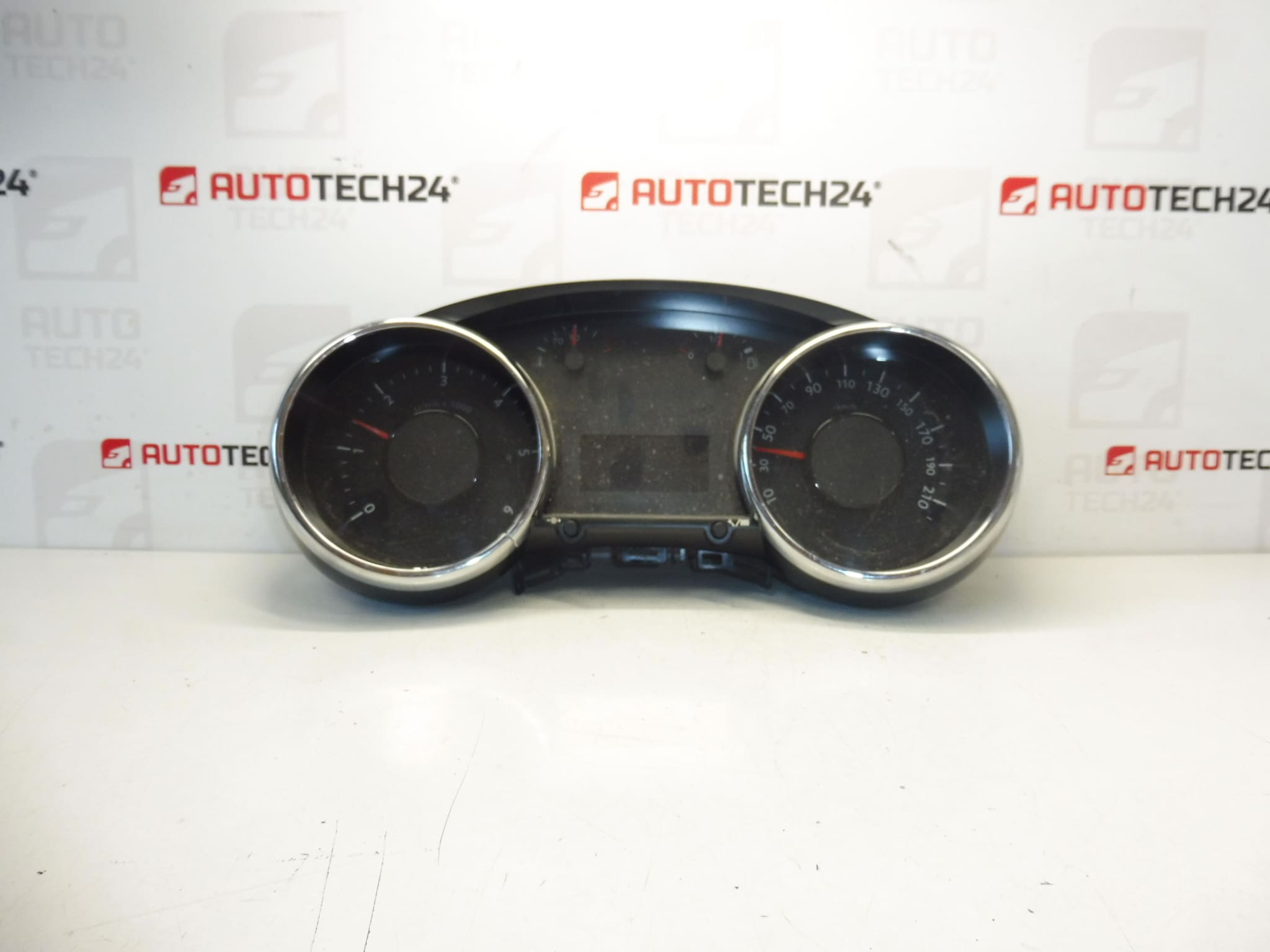 Tacho 144000km Peugeot 3008 5008 9804210980 980462780
