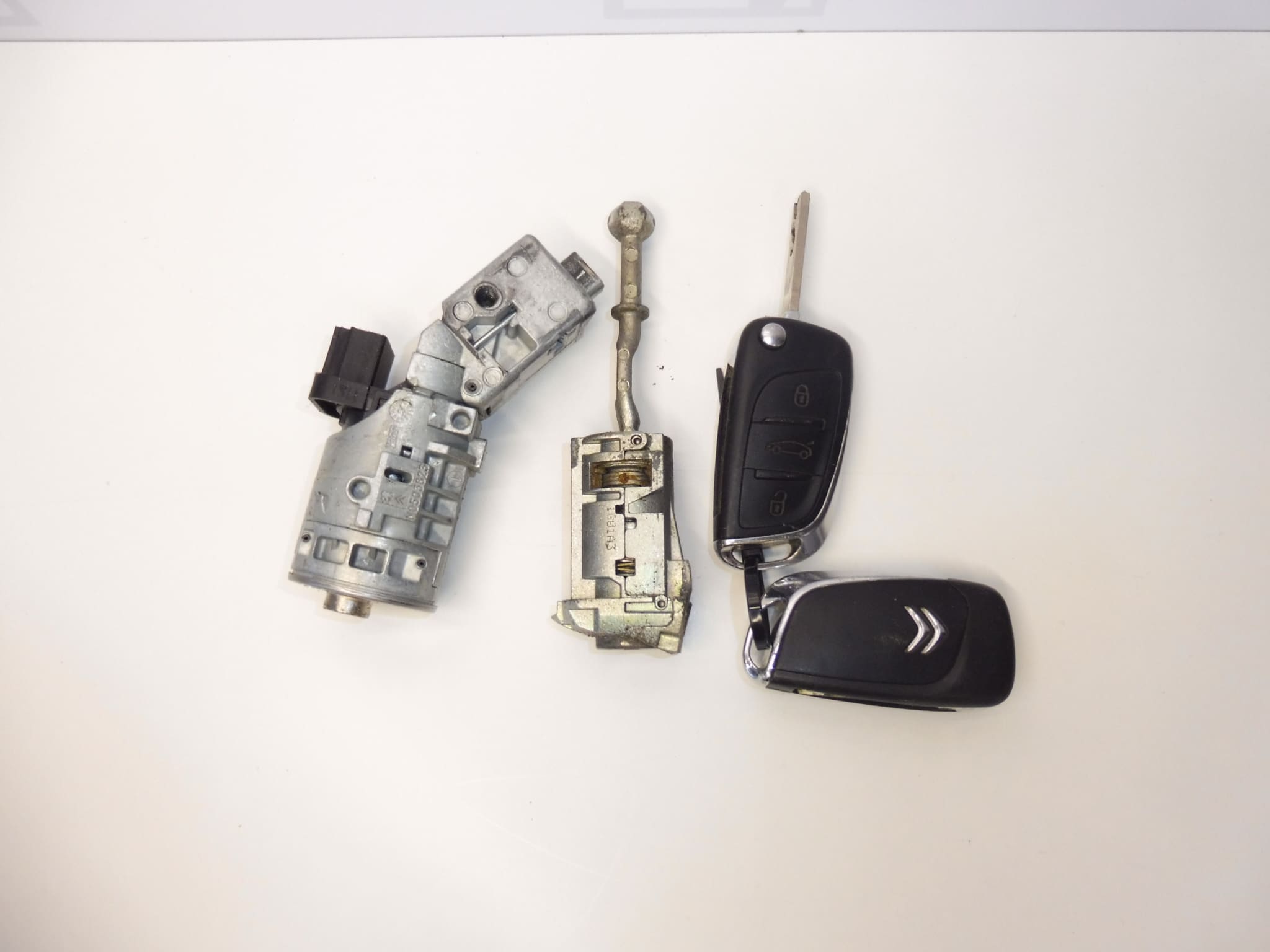 Schlosssatz und 2 Schlüssel Citroën C4 B7 4162WH 4162WK – Bild 2