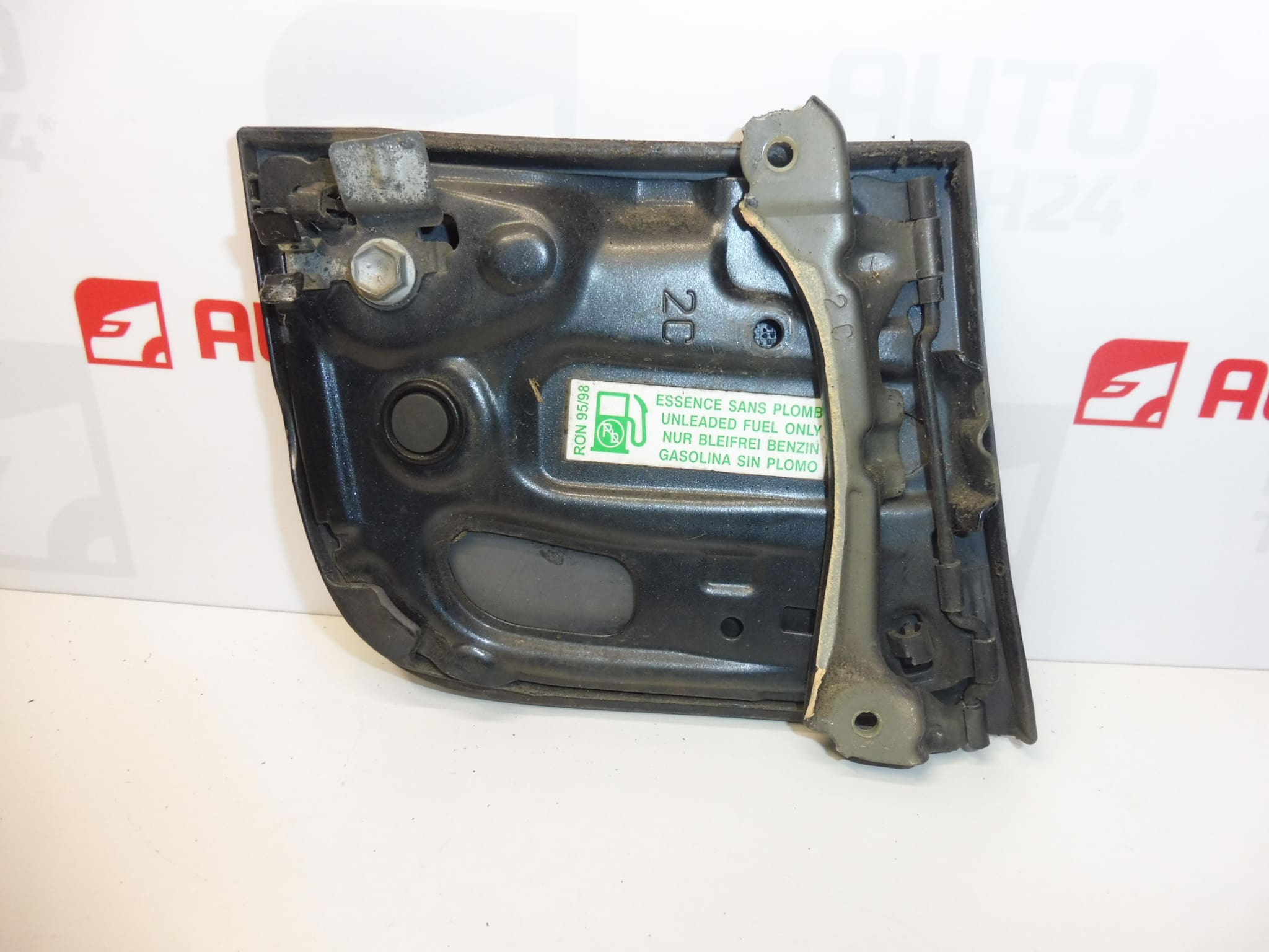 Abdeckung des Tankverschlusses KTA Peugeot 107 Citroën C1 KTB 1517C5 1517C9 – Bild 2